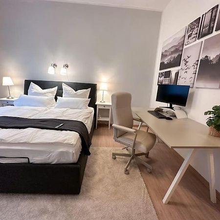 Modern City Apt. -With 2 Tv, Netflix And Work Desk Essen Exteriör bild