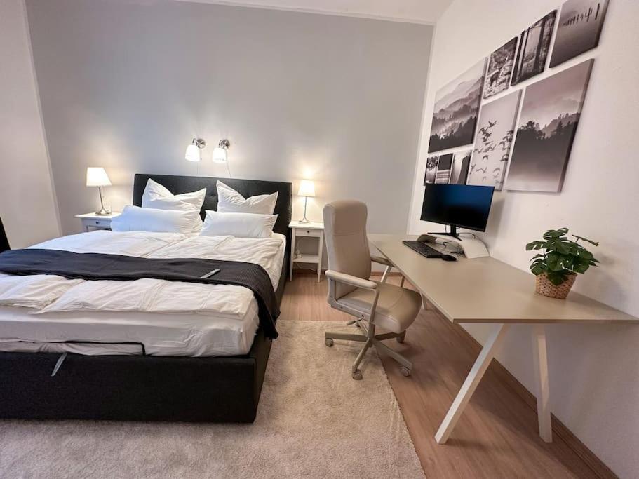 Modern City Apt. -With 2 Tv, Netflix And Work Desk Essen Exteriör bild