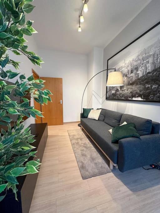 Modern City Apt. -With 2 Tv, Netflix And Work Desk Essen Exteriör bild
