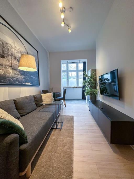 Modern City Apt. -With 2 Tv, Netflix And Work Desk Essen Exteriör bild